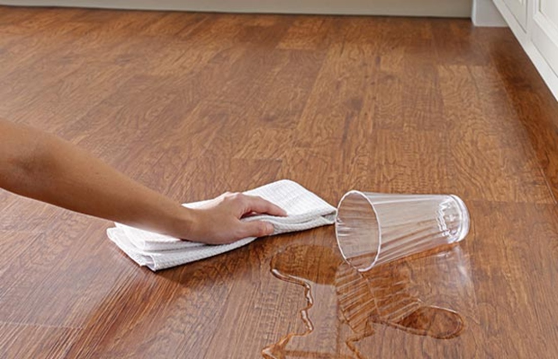 Công nghệ Stayclean bảo vệ sàn gỗ khỏi nước đổ