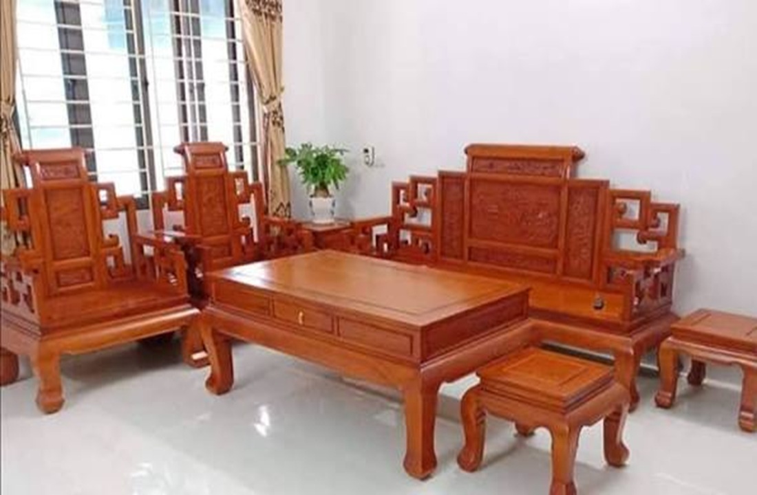 Kê bàn ghế gỗ